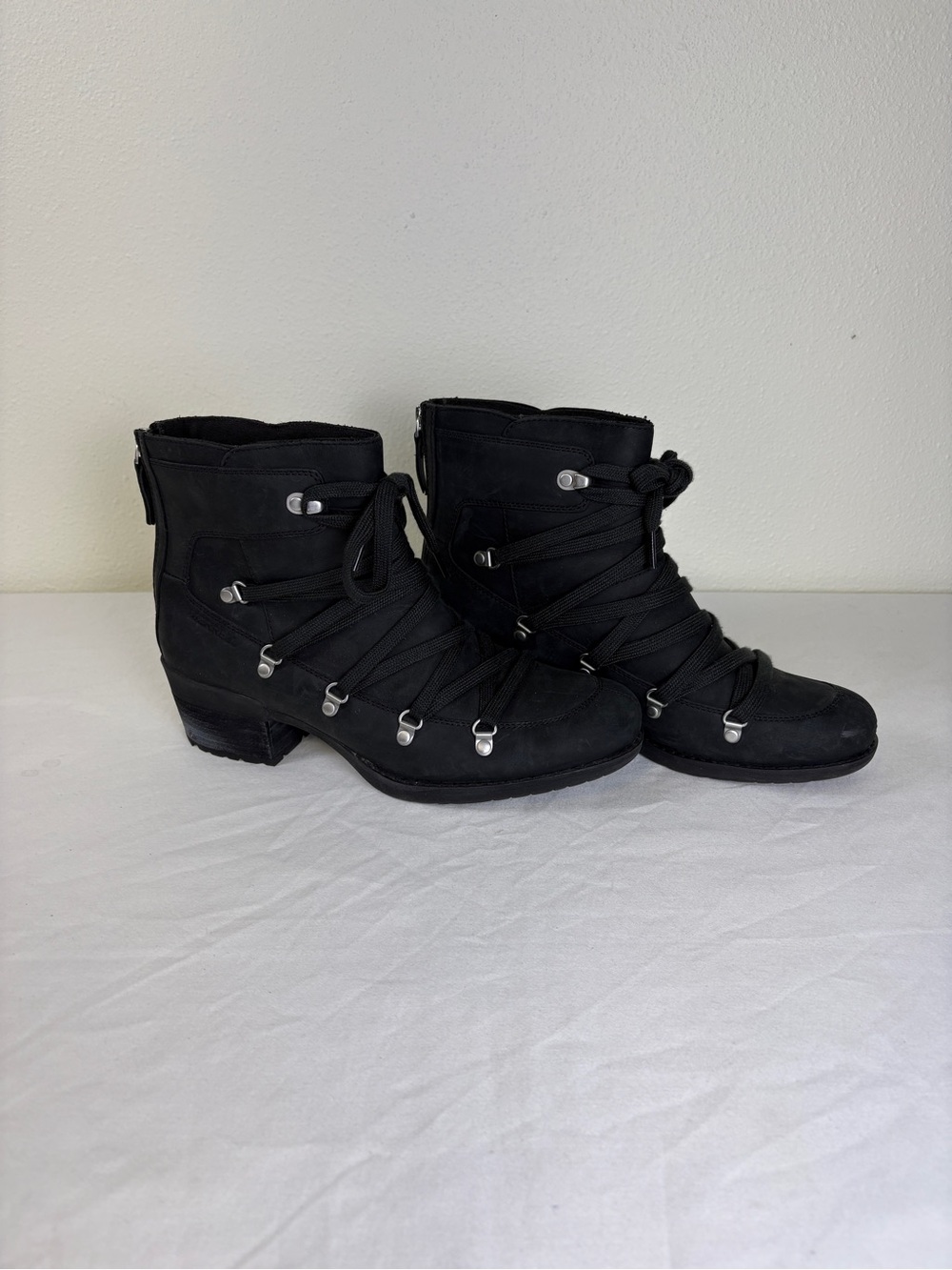 Merrell Shiloh II Warm Ankle Boots with Hook Eyelets Hiking Camping Outdoors